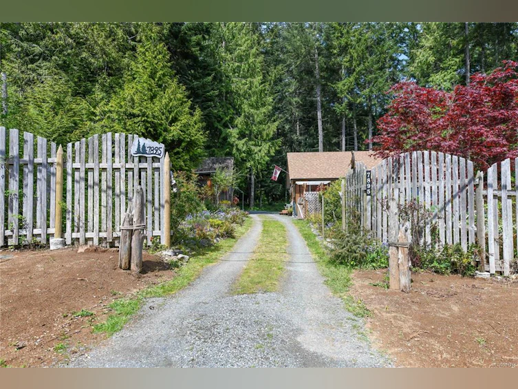 7895 Ships Point Road, Fanny Bay, BC, V0R 1W0 - 35