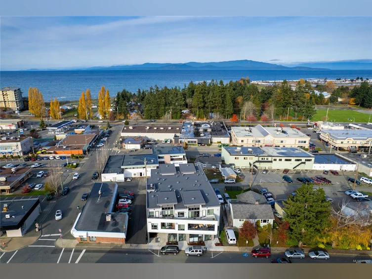 204-113 E Hirst Avenue, Parksville, BC, V9P 1K3