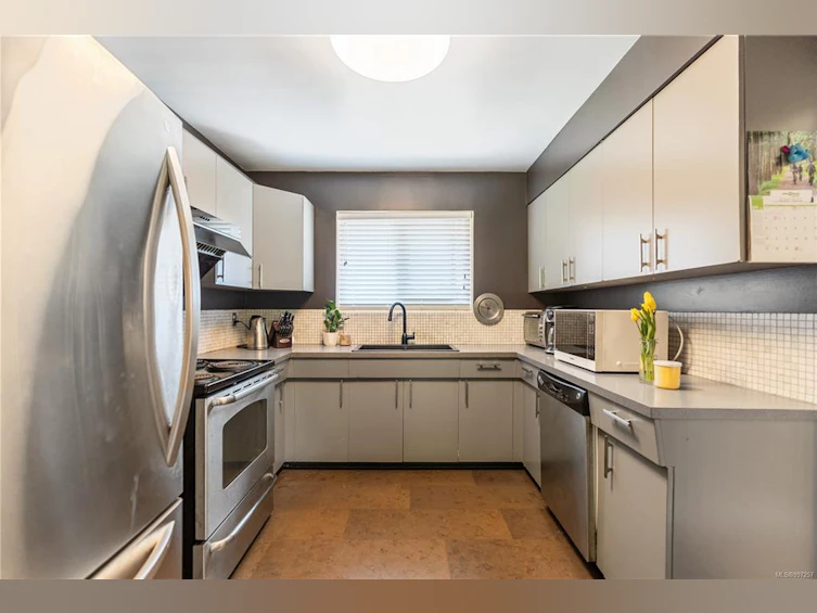 104 Burnett Road, View Royal, BC, V9B 4P7 - 11