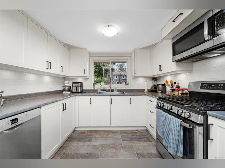 5064 Wesley Road, Saanich, BC, V8Y 1Z4 - 9
