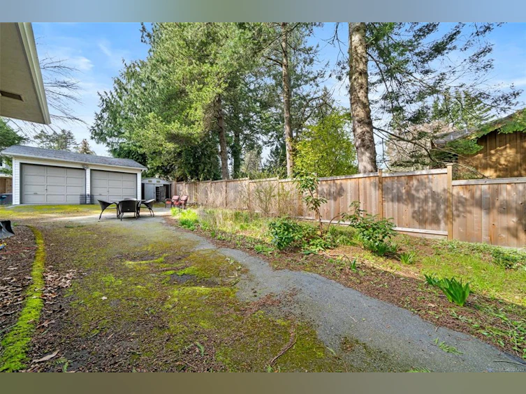5064 Wesley Road, Saanich, BC, V8Y 1Z4 - 33