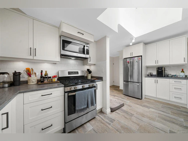 5064 Wesley Road, Saanich, BC, V8Y 1Z4 - 10