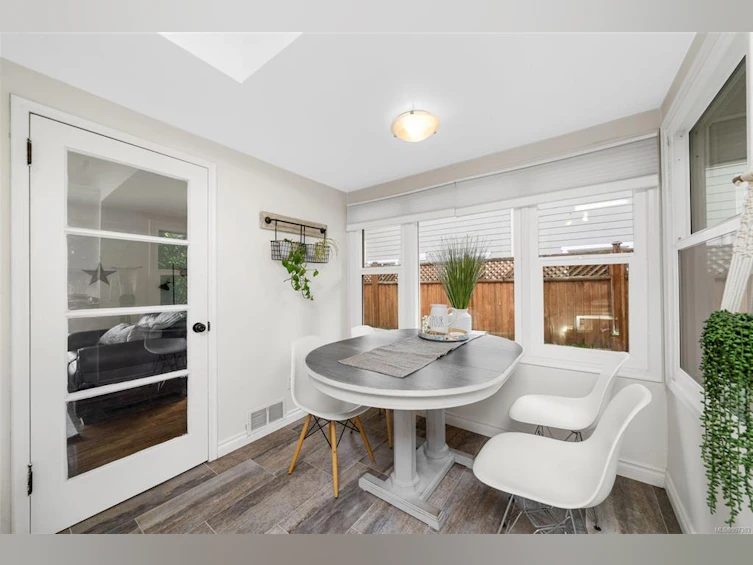 5064 Wesley Road, Saanich, BC, V8Y 1Z4 - 8