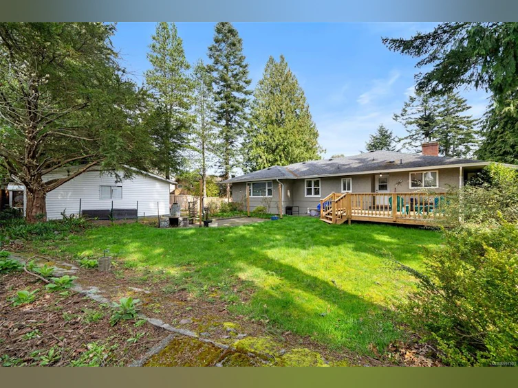 5064 Wesley Road, Saanich, BC, V8Y 1Z4 - 31
