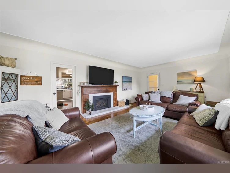 5064 Wesley Road, Saanich, BC, V8Y 1Z4 - 6