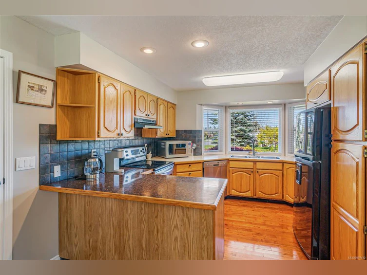 1310 Lanyon Drive, French Creek, BC, V9P 1W6 - 4