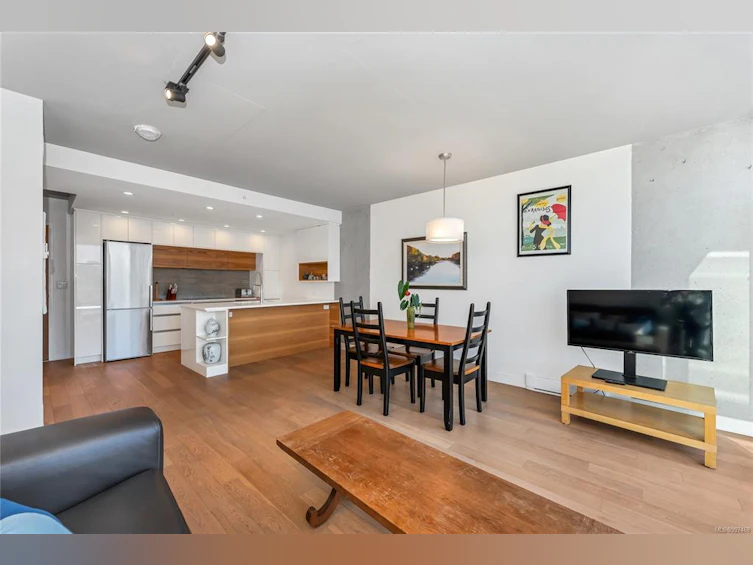803-989 Johnson Street, Victoria, BC, V8V 0E3 - 3
