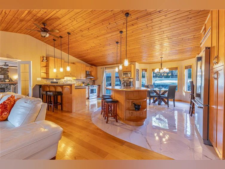 777 Salsbury Road, Courtenay, BC, V9N 9M2 - 4