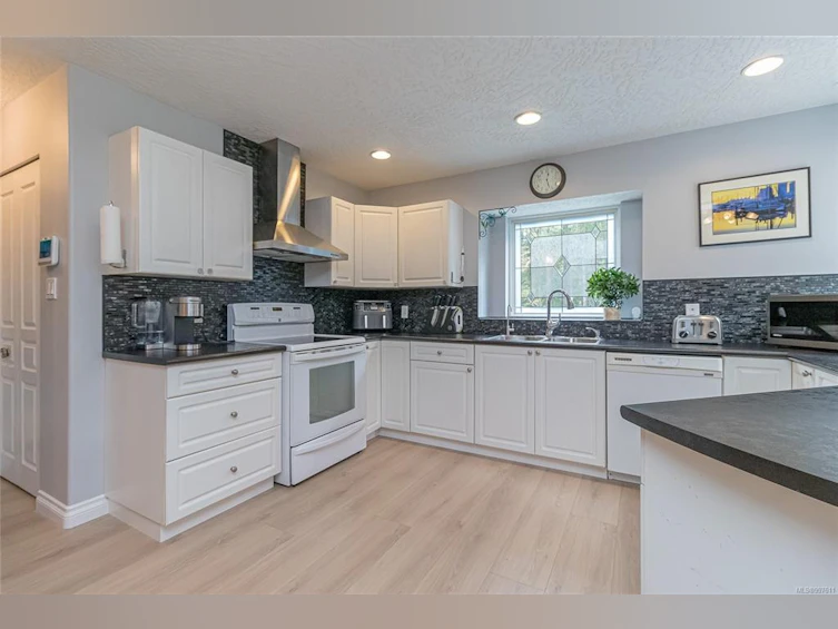 1335 Meadowood Way, Qualicum Beach, BC, V9K 2S4 - 31