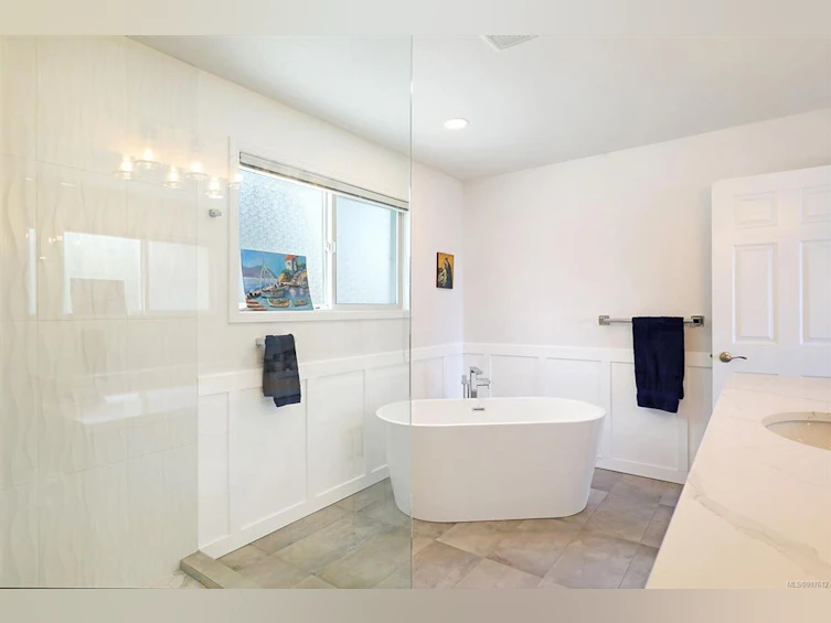 5037 Seaview Drive, Bowser/Deep Bay, BC, V0R 1G0 - 24