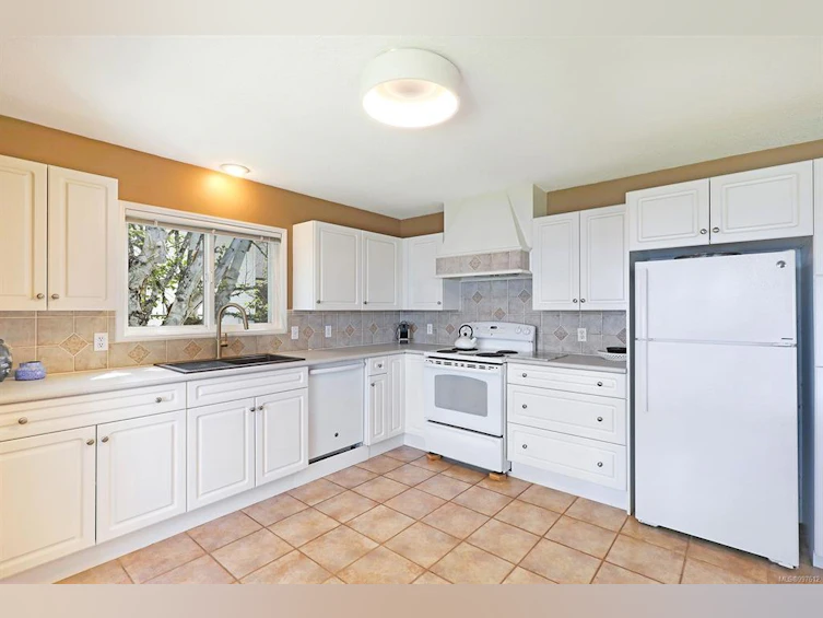 5037 Seaview Drive, Bowser/Deep Bay, BC, V0R 1G0 - 18