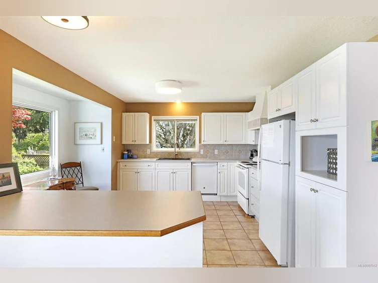 5037 Seaview Drive, Bowser/Deep Bay, BC, V0R 1G0 - 17