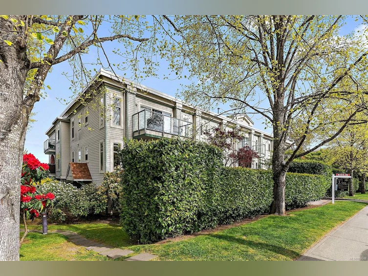 206-3160 Albina Street, Saanich, BC, V9A 1Z5 - 2