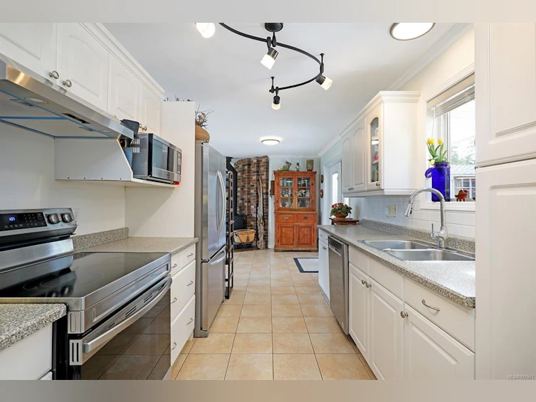 7616 Wente Way, Fanny Bay, BC, V0R 1W0 - 7