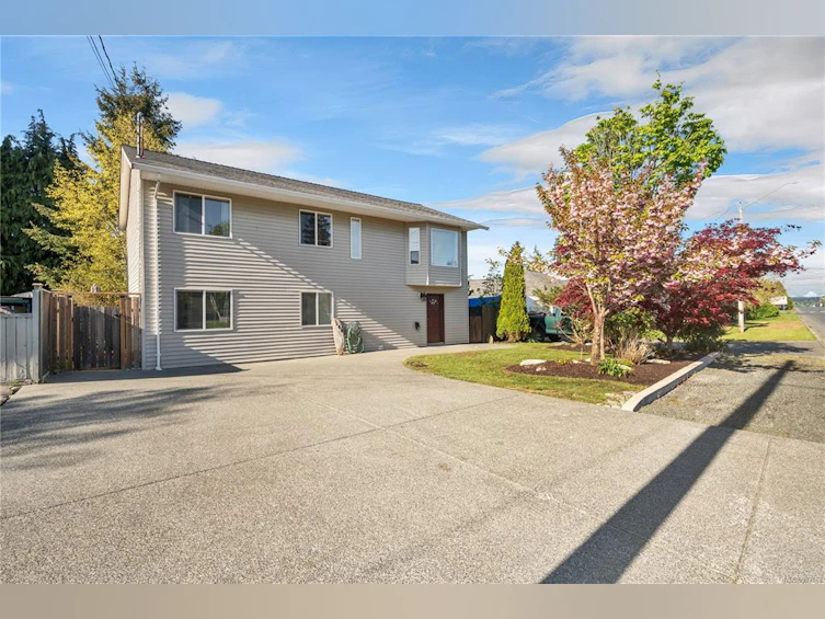 560 6th Avenue, Campbell River, BC, V9W 3Z5
