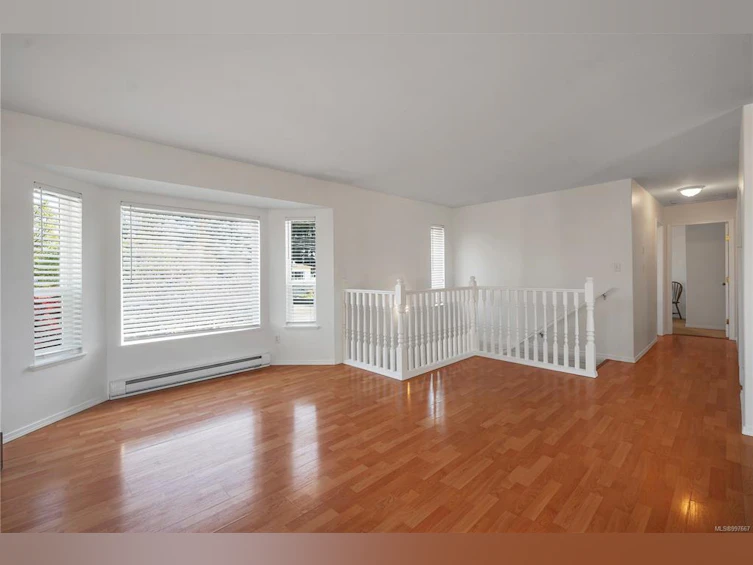 560 6th Avenue, Campbell River, BC, V9W 3Z5 - 2