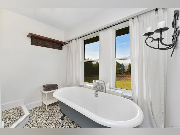 300 Wood Dale Drive, Mayne Island, BC, V0N 2J2 - 25