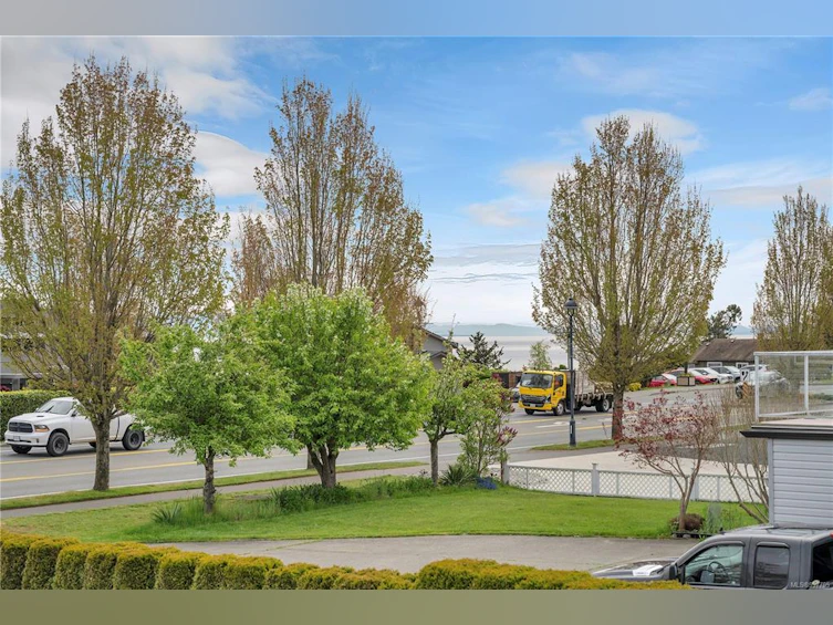2460 S Island Highway, Campbell River, BC, V9W 1C6 - 45