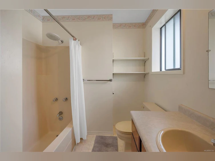 2460 S Island Highway, Campbell River, BC, V9W 1C6 - 22