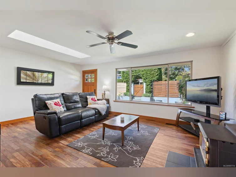 1639 E Centennial Avenue, Comox, BC, V9M 2V8 - 2