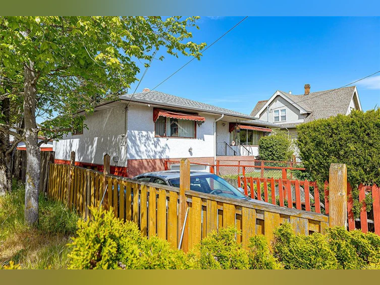 808 Princess Avenue, Victoria, BC, V8T 1K8 - 2