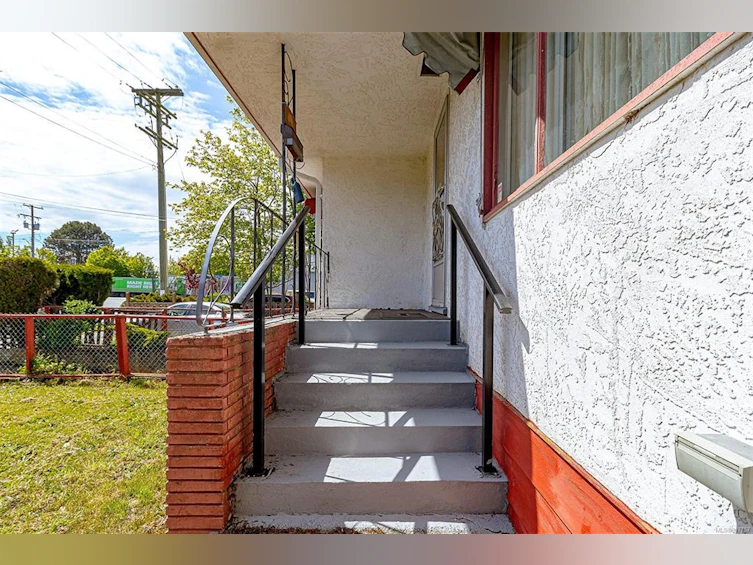 808 Princess Avenue, Victoria, BC, V8T 1K8 - 6