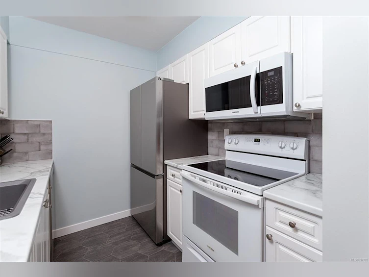 906-327 Maitland Street, Victoria, BC, V9A 7G7 - 14