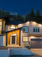 196 Golden Oaks Crescent