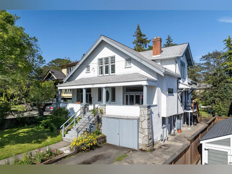 2651 Cedar Hill Road, Victoria, BC, V8T 3H1
