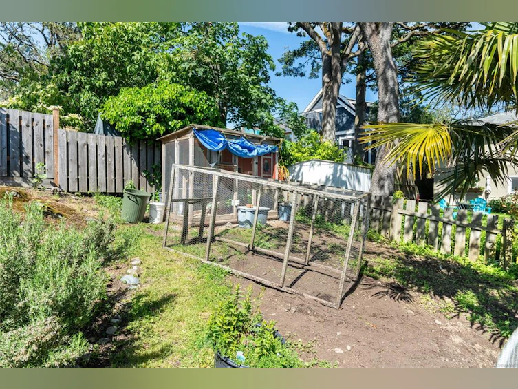 2651 Cedar Hill Road, Victoria, BC, V8T 3H1 - 47
