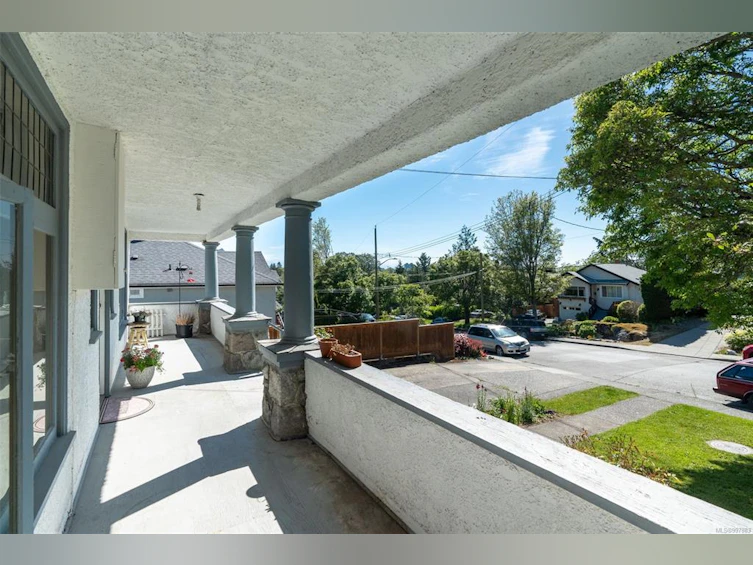 2651 Cedar Hill Road, Victoria, BC, V8T 3H1 - 4