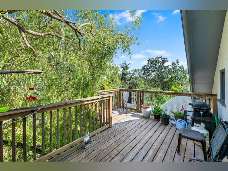 2651 Cedar Hill Road, Victoria, BC, V8T 3H1 - 37
