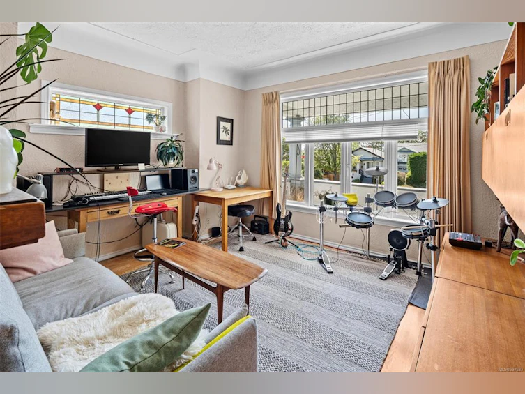 2651 Cedar Hill Road, Victoria, BC, V8T 3H1 - 11
