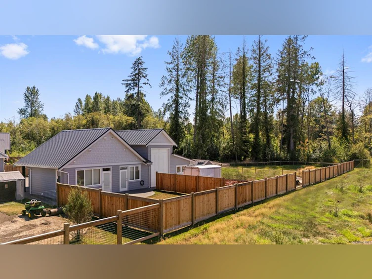 8757/8761 Oyster River Way, Black Creek, BC, V9J 1K5 - 78