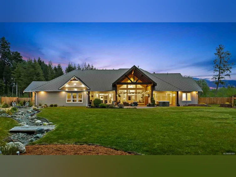 8757/8761 Oyster River Way, Black Creek, BC, V9J 1K5 - 3