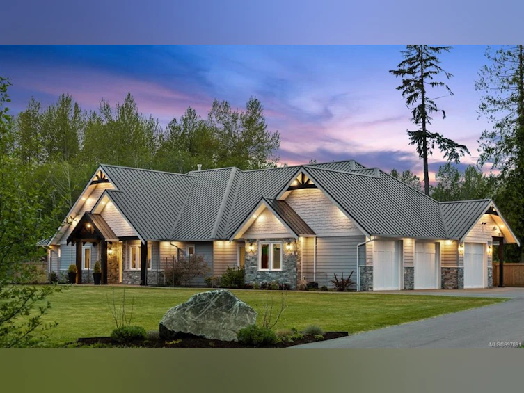 8757/8761 Oyster River Way, Black Creek, BC, V9J 1K5 - 2