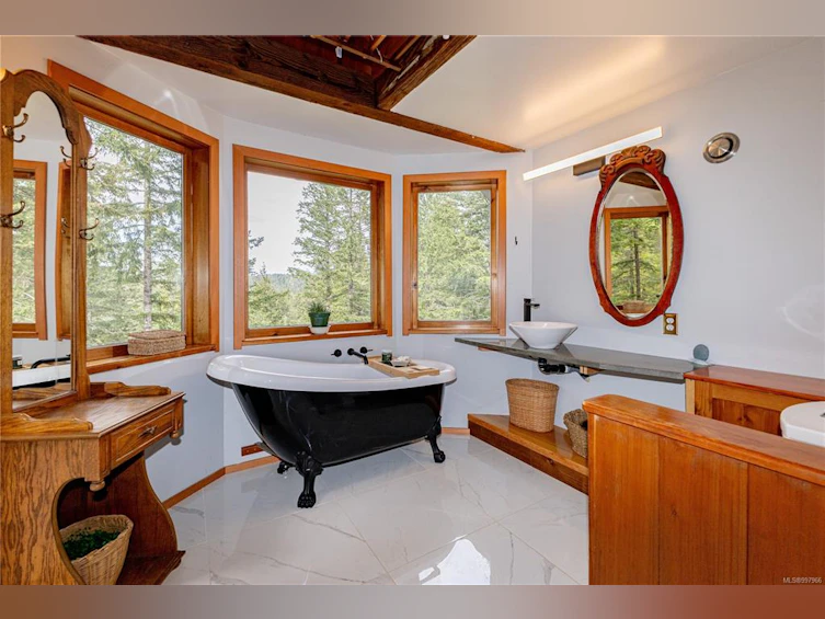 1821 Hyacinthe Bay Road, Quadra Island, BC, V0P 1H0 - 43