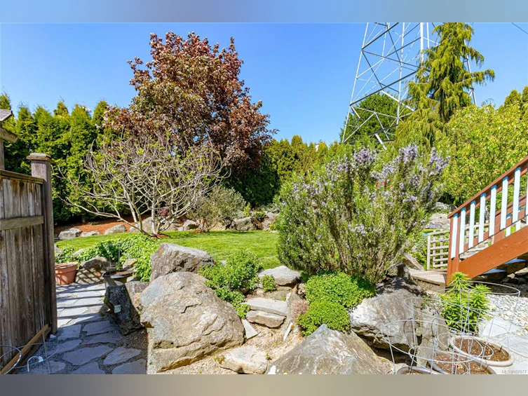 812 Kimberly Place, Saanich, BC, V8X 4R2 - 37