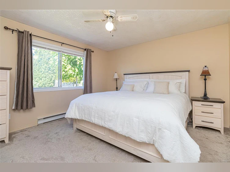 812 Kimberly Place, Saanich, BC, V8X 4R2 - 17