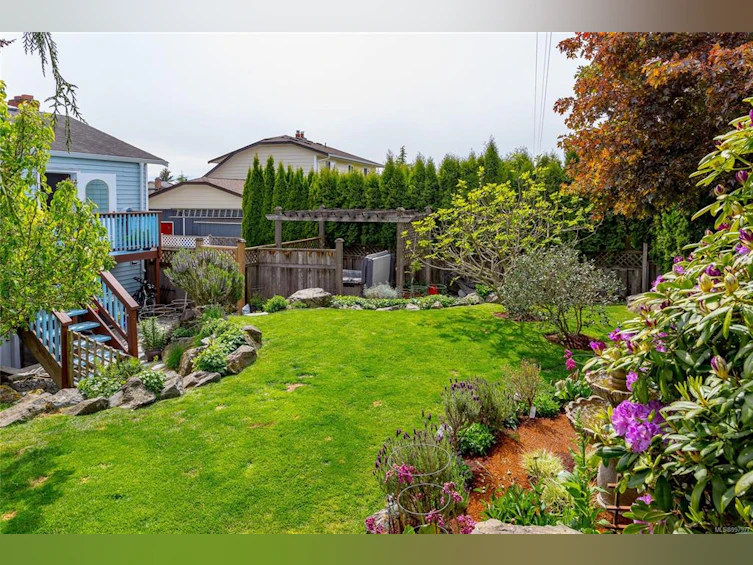 812 Kimberly Place, Saanich, BC, V8X 4R2 - 43