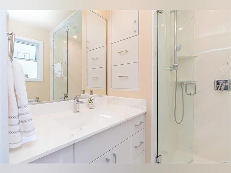 812 Kimberly Place, Saanich, BC, V8X 4R2 - 20