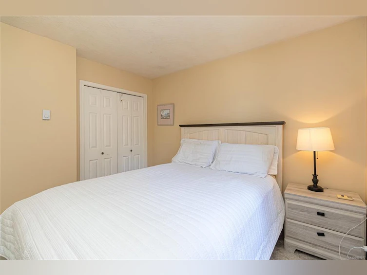 812 Kimberly Place, Saanich, BC, V8X 4R2 - 25