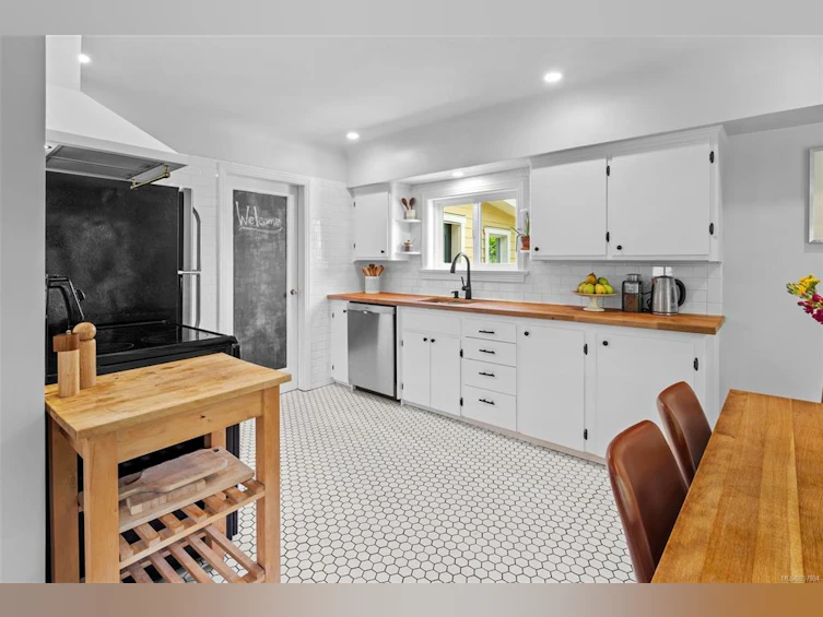 710 Cowper Street, Saanich, BC, V9A 2E9 - 7