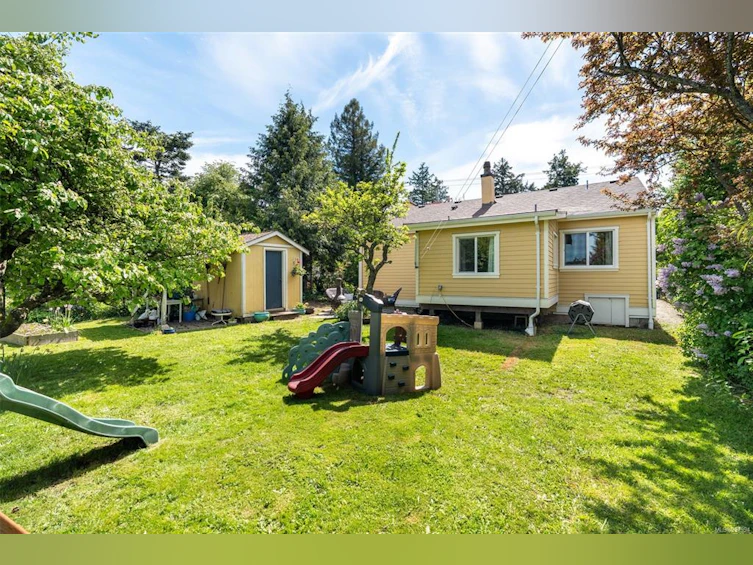 710 Cowper Street, Saanich, BC, V9A 2E9 - 29