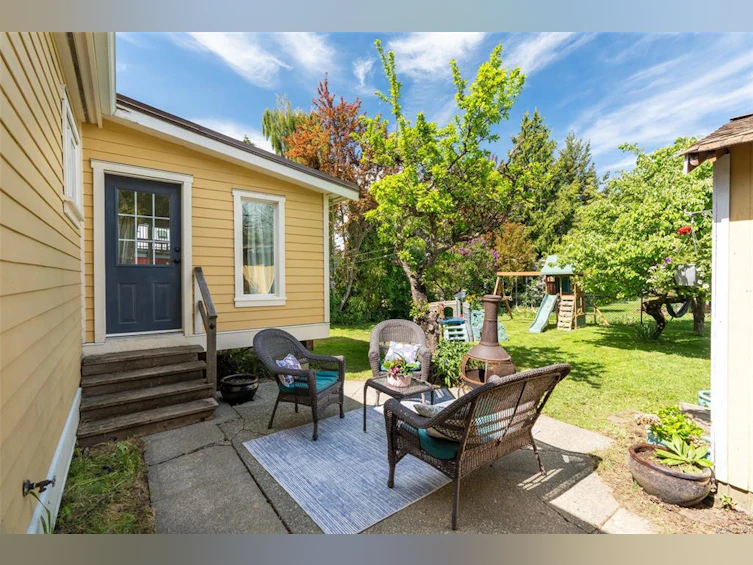 710 Cowper Street, Saanich, BC, V9A 2E9 - 24