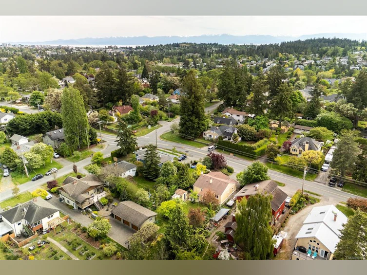 710 Cowper Street, Saanich, BC, V9A 2E9 - 32