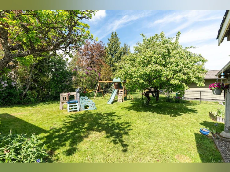 710 Cowper Street, Saanich, BC, V9A 2E9 - 25