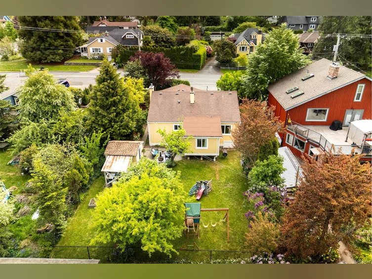 710 Cowper Street, Saanich, BC, V9A 2E9 - 31