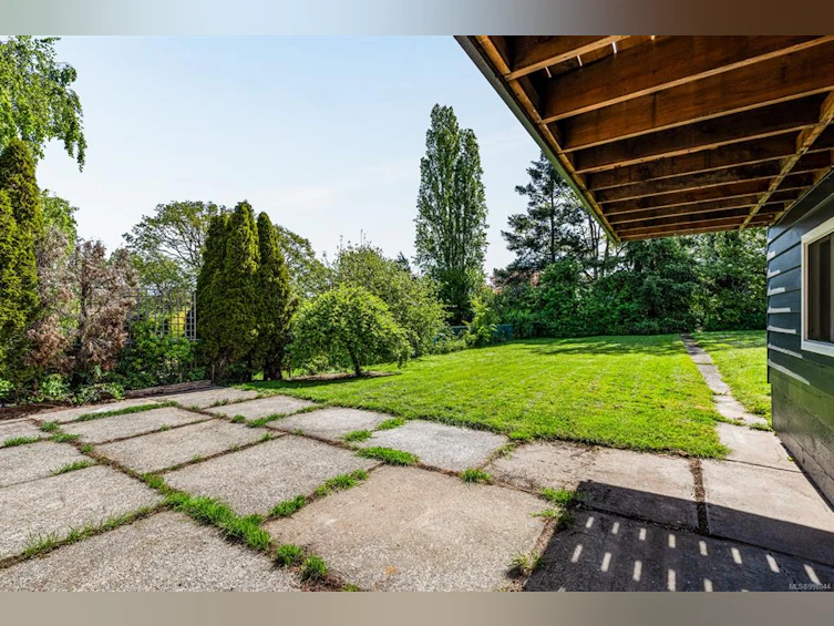 2957 Austin Avenue, Saanich, BC, V9A 2K9 - 35