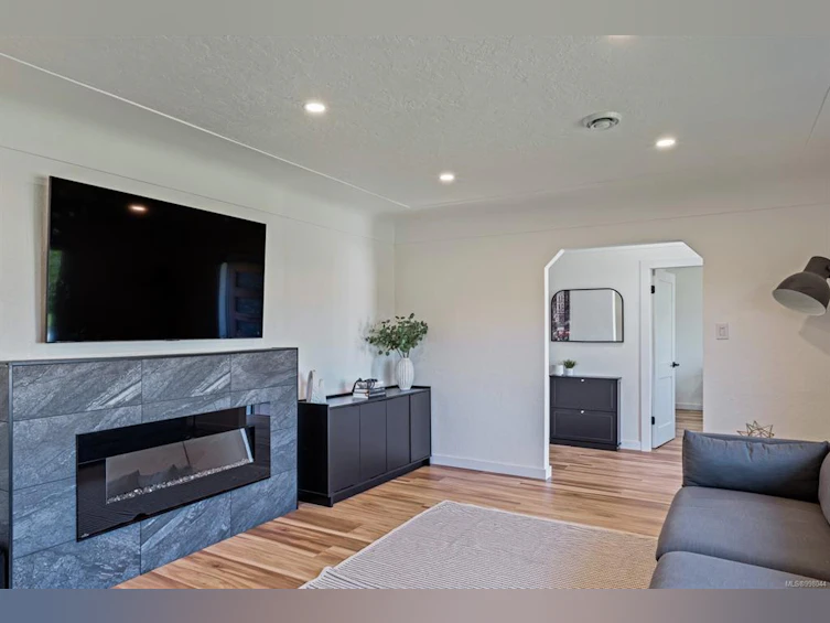 2957 Austin Avenue, Saanich, BC, V9A 2K9 - 8